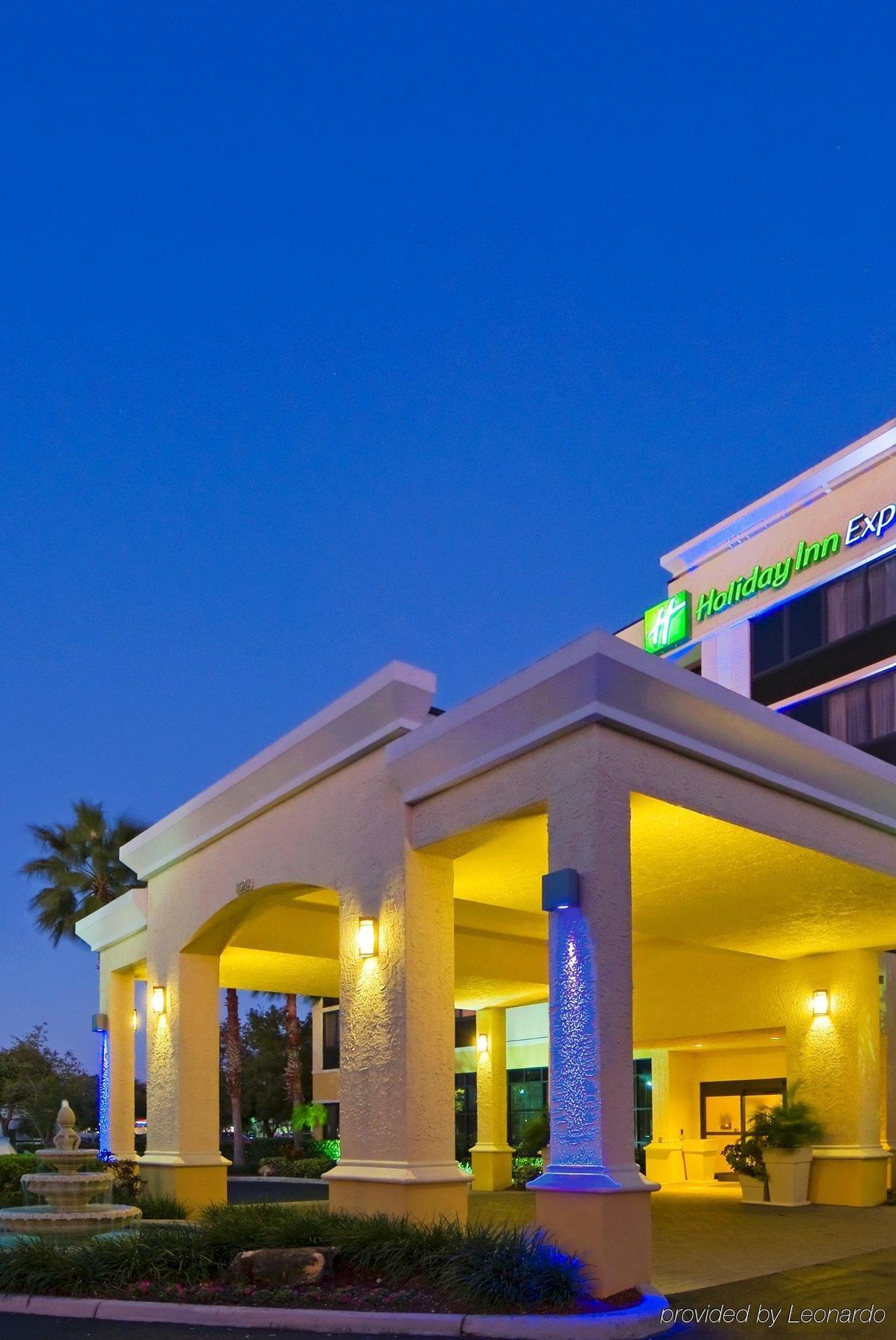 Holiday Inn Express Hotel & Suites Kendall East-Miami By Ihg Eksteriør billede